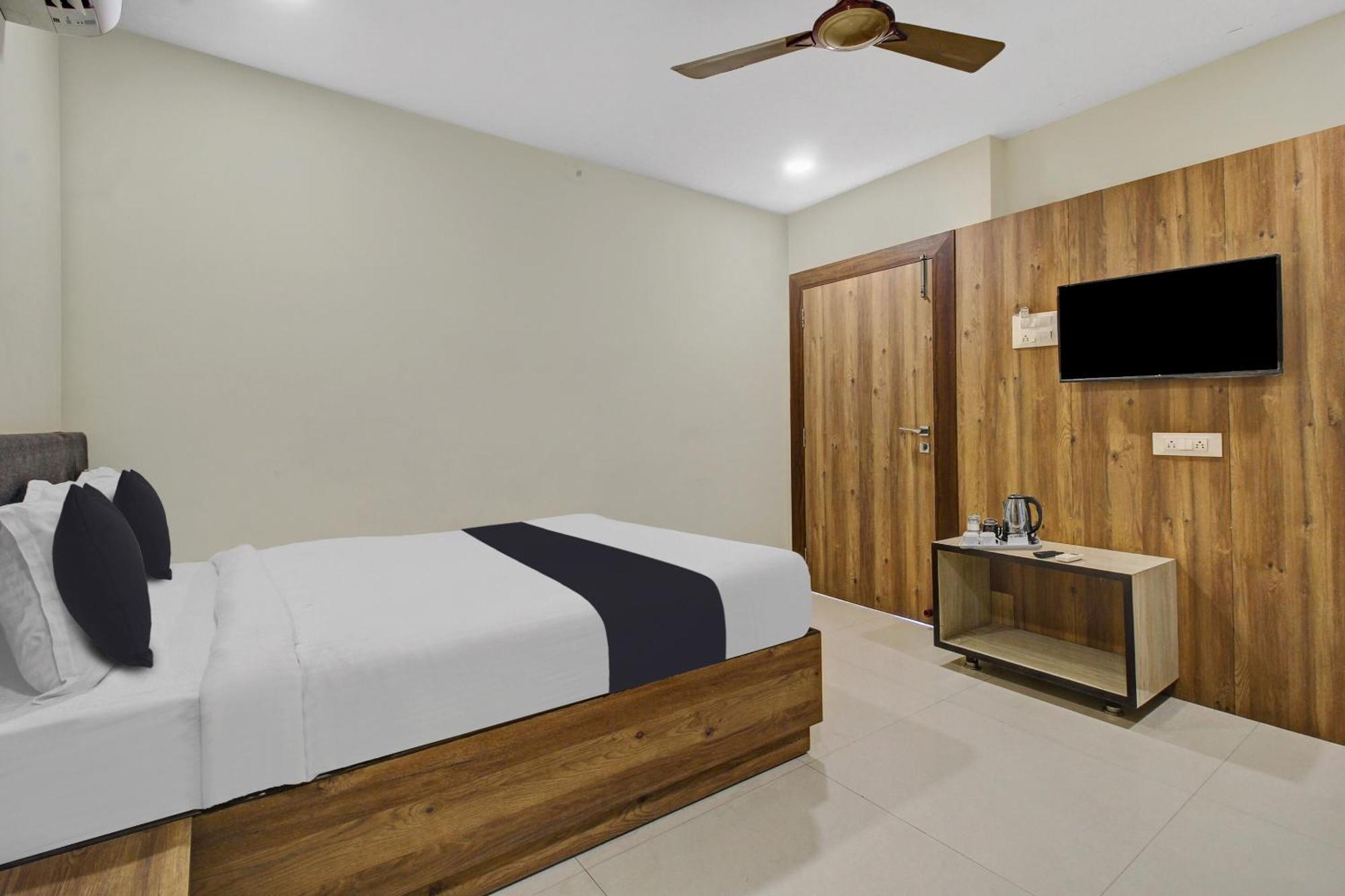 Collection O Hotel Swagath Pride Mancheral Экстерьер фото
